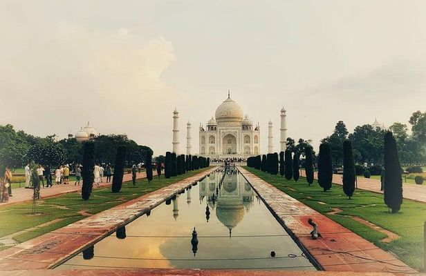 Private Sunrise Tour To Taj Mahal From Delhi By Car