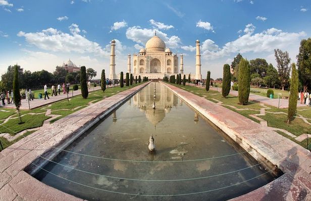 Private Taj Mahal and Agra Tour from Gurugram(Gurgaon) by Car