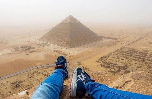 Tour to the Pyramids, Egyptian Museum and Local Bazaar from Cairo