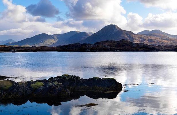 2-Day Western Ireland Tour from Dublin:Including Galway and Cliffs of Moher