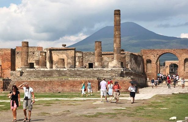 Pompeii & Herculaneum - Skip the line from Sorrento