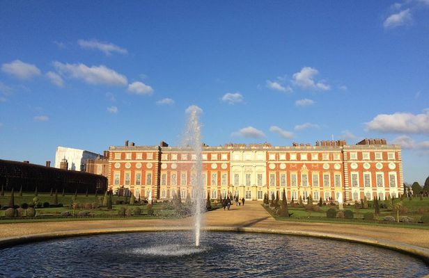 Private Full Day tour of Windsor castle and Hampton court palace from London