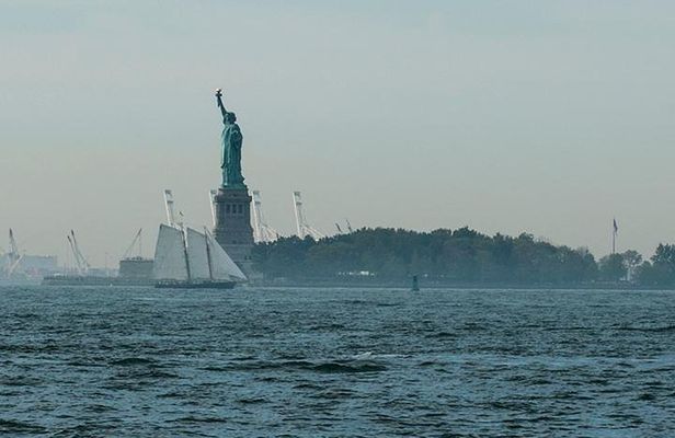 Private New York City Historic Downtown and Wall Street Walking Tour Including 911 Memorial