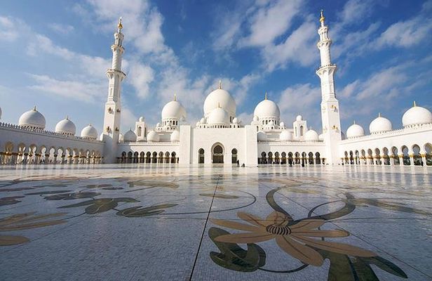 Abu Dhabi City Tour from Dubai including Lunch in Emirates Palace