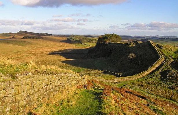 Rosslyn Chapel and Hadrian's Wall Small Group Tour from Edinburgh