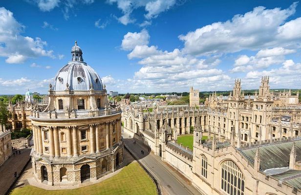 Private Chauffeured Minivan Tour of Oxford from London with a Blue Badge Guide