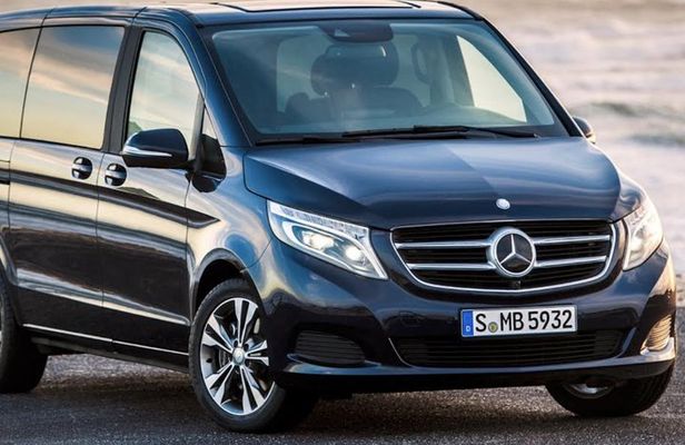 Private Chauffeured Minivan at Your Disposal in London for 4 Hours