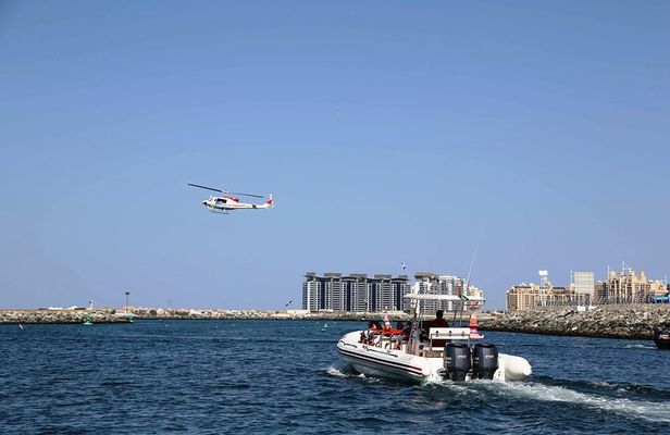 The Love Boats Dubai: Enjoy The 90 Minutes Love Tour