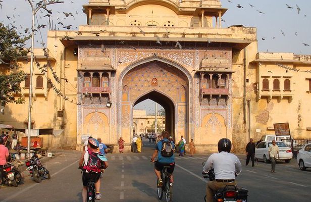 Cyclin'Jaipur - Explore the city on a cycle!