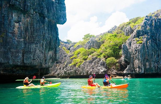 Blue Stars Kayaking Adventure in Angthong Marine Park