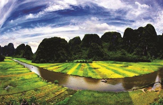 Ninh Binh and Ancient Hoa Lu Temples Tour from Hanoi