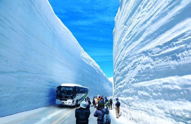 (Spring Only) 1-Day Snow Walls of Tateyama-Kurobe Alpine Route Tour