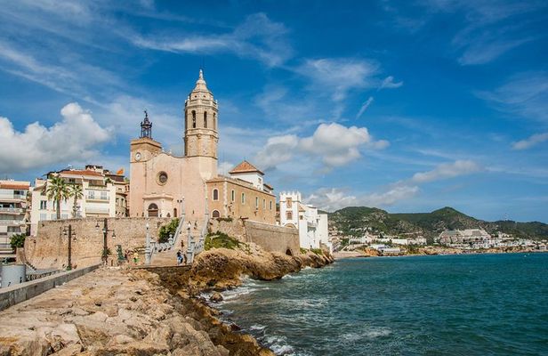 Tarragona and Sitges Tour with Small Group and Hotel Pick Up