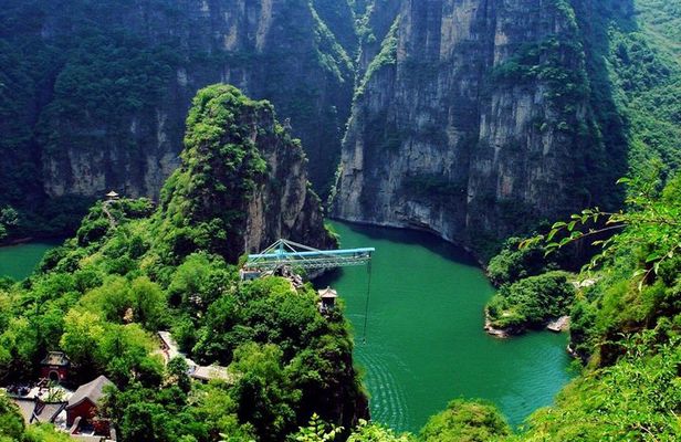 Private Longqingxia Gorge Cruise and Great Wall One Day Tour