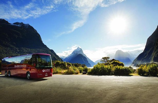 Milford Sound Premium Coach and Cruise with Lunch from Te Anau