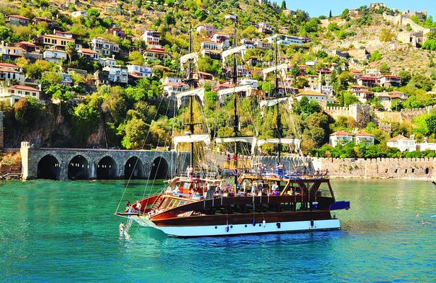 Alanya Catamaran Boat Tour with Sunbathing Swimming & Snorkelling
