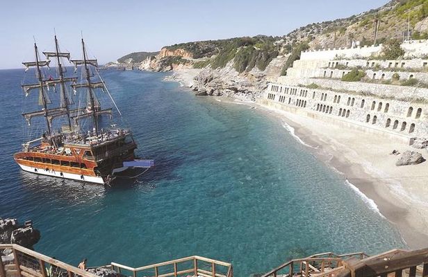 Alanya Catamaran Boat Trip incl. Lunch and drinks