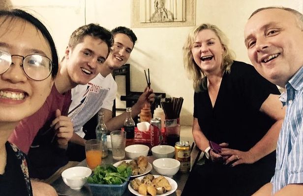 Hanoi Nightlife Street Food Tour with Small group