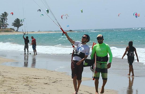 (2 Hours) Supervised Kiteboarding in Cabarete (Rental Supervised)