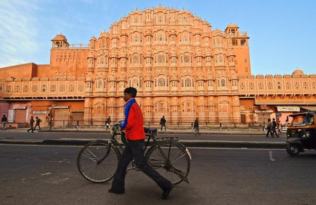 Exclusive North India with Varanasi (Delhi-Jaipur-Agra-Orcha-Kamasutra Temple)