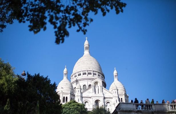 Discover Montmartre with a photo walk