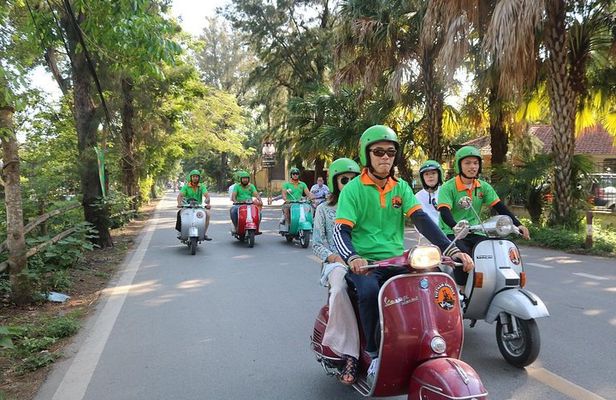 Ho Chi Minh Vespa City Tour 4,5 hours