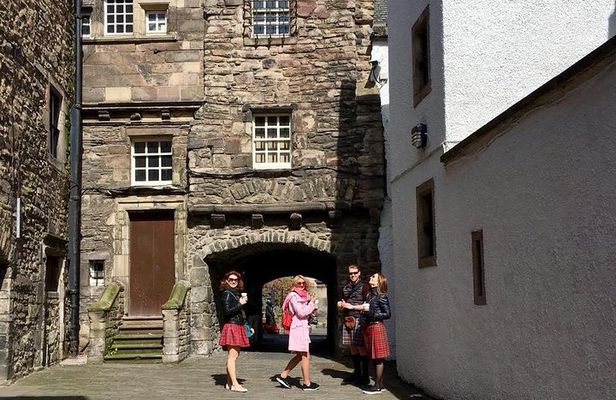 Outlander Walking Tour of Edinburgh's Old Town