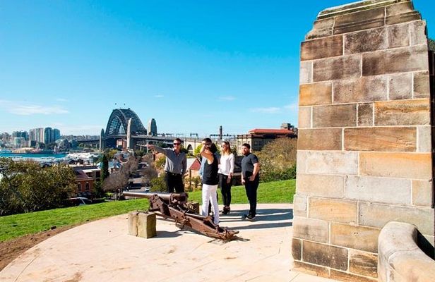 Private Essential Sydney Tour Including Lunch at the Cruising Yacht Club of Australia