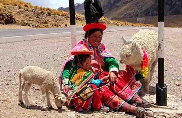 Cusco to Puno via Andahuaylillas and Raqch'i