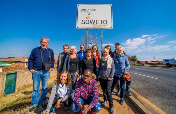 Full-Day Soweto, Apartheid Museum and Lunch Tour 