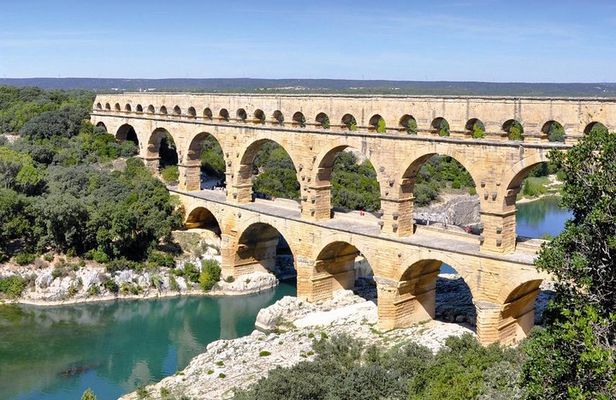 Half-Day Provence Pont du Gard and Wine Tasting Tour from Avignon