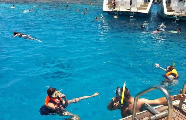 Ras Mohamed Park and the White Island snorkeling tour by boat