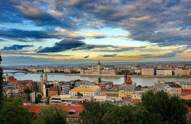 Budapest Private Full Day City Tour with a comfortable air -conditioned car
