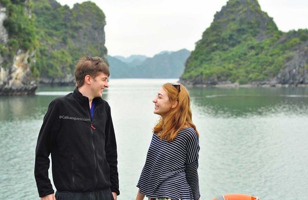 Halong Bay and Lan Ha Bay from Cat Ba Island: Cruise and Kayak Tour