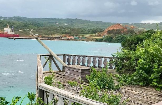 Dunns River & BlueHole Tour Includes Entry Fees
