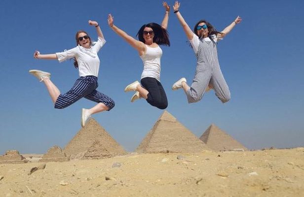 8-hours tour private full-day Giza pyramids and Egyptian museum