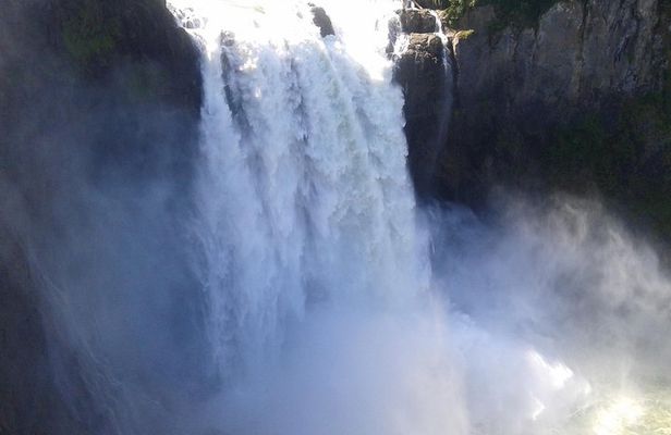 Private Cascade Mountains and Waterfalls Tour from Seattle