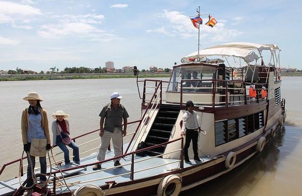 One-Way River cruise/road tour from Phnom Penh to Siem Reap or Siem Reap to PP