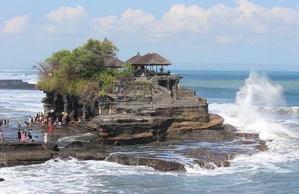 Traditional Balinese Cooking Class with Tanah Lot Temple Tour