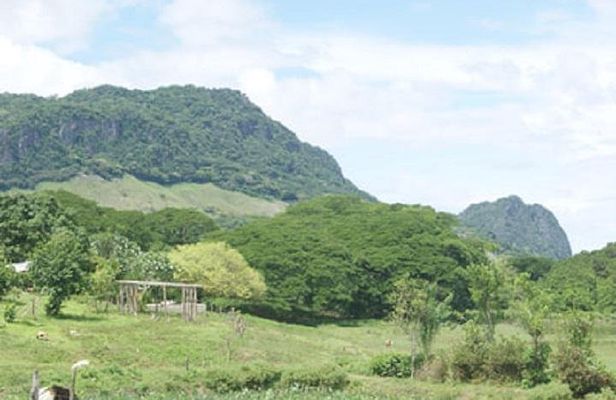 Scenic Sigatoka Valley Drive, Fijian Pottery Village, Local School & Sand Dunes
