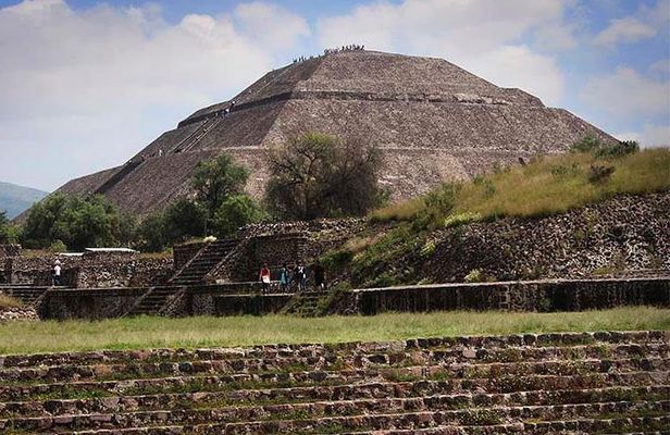 Teotihuacan & Basilica Guadalupe Tour with lunch