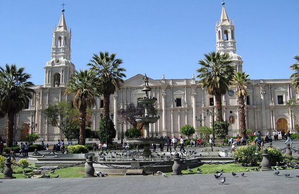 Walking Tour Arequipa Including Santa Catalina Monastery
