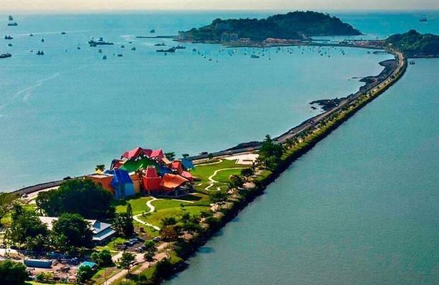 Panama Canal and City Sightseeing Tour