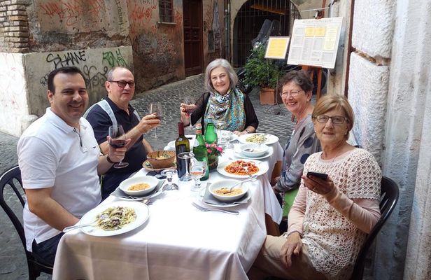 Trevi Fountain, Pantheon, and Campo Dei Fiori Market Food and Wine Tour