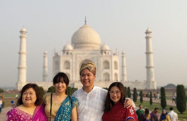 Taj Mahal skip the line - Luxury Tour