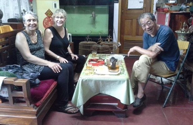 Private Tour-Beijing Hutong Foodie and Seal Carving Experience
