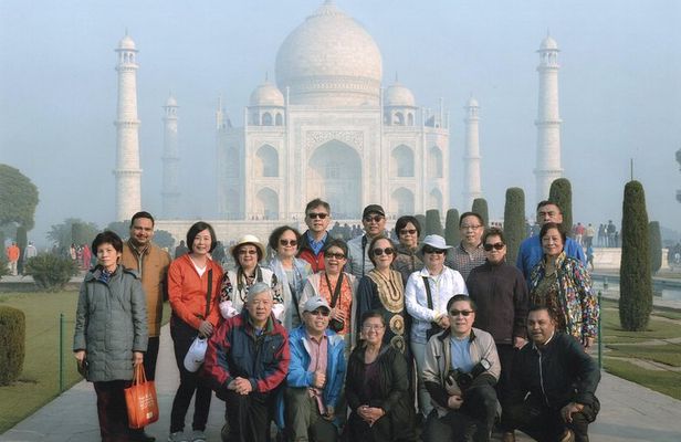 Agra sightseeing and drop at Delhi airport