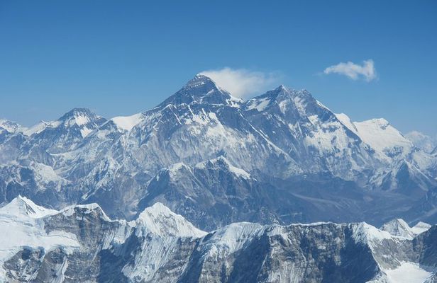 Day Tour to Everest Base Camp By Helicopter from Kathmandu group sharing flight