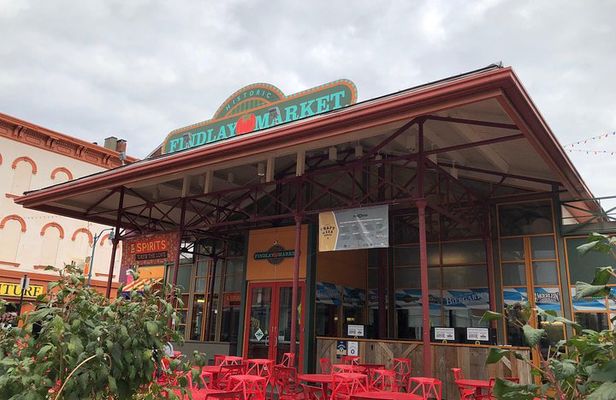 Cincinnati's Original Findlay Market Tour With Tastings