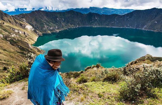 Share Quilotoa Lagoon and Cotopaxi Tour from Quito